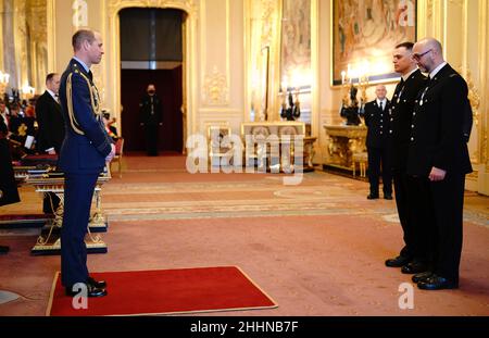 Sergeant Michael Hooper, (left) and Constable Stephen Quartermain, both of Leicestershire Police, are awarded Queens Gallantry Medals by the the Duke of Cambridge during an investiture ceremony at Windsor. Picture date: Tuesday January 25, 2022. Stock Photo