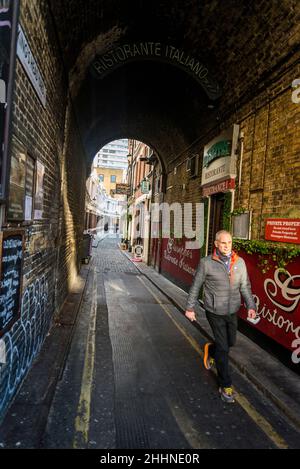 Narrow, ancient lane in Southwark, London, England, UK Stock Photo