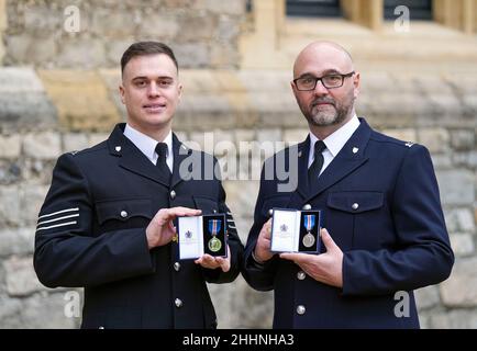 Sergeant Michael Hooper, (left) and Constable Stephen Quartermain, both of Leicestershire Police, after they received Queens Gallantry Medals from the Duke of Cambridge during an investiture ceremony at Windsor. Picture date: Tuesday January 25, 2022. Stock Photo