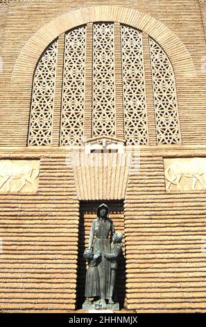 Voortrekker woman and children statues by Anton van Wouw, Voortrekker monument, Pretoria, South Africa Stock Photo