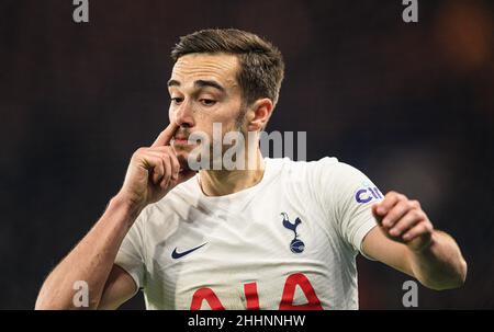 LONDON, ENGLAND - FEBRUARY 22, 2020: Reece James of Chelsea and Harry Winks  of Tottenham pictured during the 2019/20 Premier League game between Chelsea  FC and Tottenham Hotspur FC at Stamford Bridge Stock Photo - Alamy