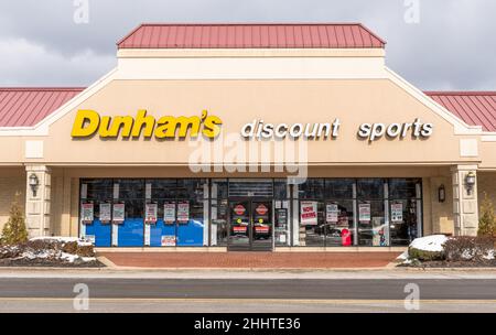 The Dunham's Discount Sports store in the Waterworks Shopping Plaza in Pittsburgh, Pennsylvania, USA Stock Photo