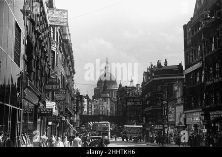 Fleet Street looking towards St Paul's Cathedral and Ludgate Hill. August 1939 Stock Photo