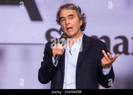 Bogota, Colombia. 25th Jan, 2022. The candidate of the political party Compromiso Ciudadano, Sergio Fajardo in the debate between presidential aspirants in Bogota, Colombia on January 25, 2021. (Credit Image: © Daniel Garzon Herazo/ZUMA Press Wire) Stock Photo