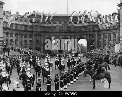Members of the Household Cavalry part of Her Majesty Procession make their way through Admiralty Arch as they escort the Queen's coach to Westminster Abbey for her Coronation. 2nd June 1953 Stock Photo
