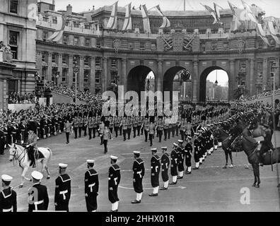 Her Majesty's Procession approaches Trafalgar Square led by Colonel B. J. O. Burrows, O.B.E., T.D. and Five Companies of the Foot Guards as they escort the Queen's coach to Westminster Abbey for her Coronation. 2nd June 1953 Stock Photo