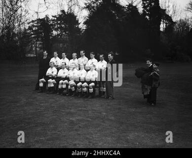 England team meet up ahead their upcoming international match against Austria.Here the squad pose for a group photograph with manager Walter Winterbottom (left). His successor as England manager Alf Ramsey is pictured second from the left on the back row. 27th November 1951. Stock Photo