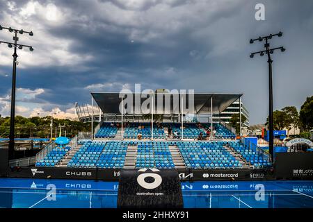 Melbourne, Australia. 26th Jan, 2022. Tennis: Grand Slam - Australian Open. A match on an outdoor court is interrupted due to rain. Credit: Frank Molter/dpa/Alamy Live News Stock Photo