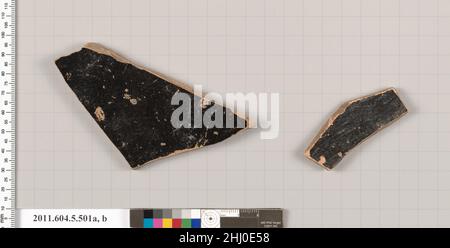 Terracotta fragments of a kylix (drinking cup) 6th/5th centuries B.C. Greek, Attic Two black glazed fragments from a kylix. Terracotta fragments of a kylix (drinking cup). Greek, Attic. 6th/5th centuries B.C.. Terracotta; black glaze. Archaic/Classical. Vases Stock Photo
