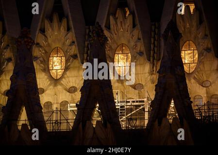 Pinnacles of the Sagrada Familia naves at twilight and blue hour (Barcelona, Catalonia, Spain) ESP: Pináculos de las naves de la Sagrada Familia, BCN Stock Photo