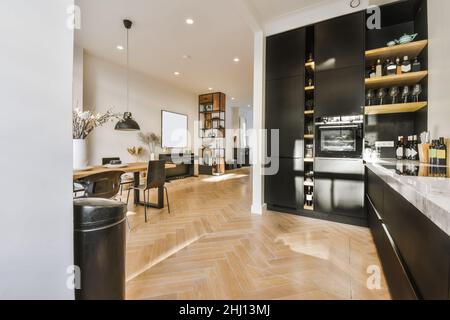 Delightful kitchen with black kitchen unit and marble top Stock Photo