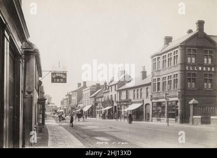 Vintage photograph, late 19th, early 20th century, view of 1897 - Ellwood & Dewdrop Inn, High Street, St Neots, Cambridgeshire Stock Photo