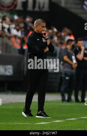 Sao Paulo, Brazil. 25th Jan, 2022. Sao Paulo, Brazil, Jan 25th, 202 Sylvinho of Corinthians during the Campeonato Paulista football match between Corinthians and Ferroviaria at the Neo Quimica Arena in Sao Paulo, Brazil. The game ended in a 0-0 draw. Ricardo Moreira/SPP Credit: SPP Sport Press Photo. /Alamy Live News Stock Photo