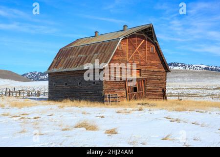 old barn in winter near jens, montana Stock Photo