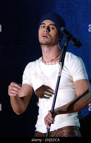 Milan Italy 2002-05-24 : The singer Enrique Iglesias in concert at the Alcatraz Stock Photo