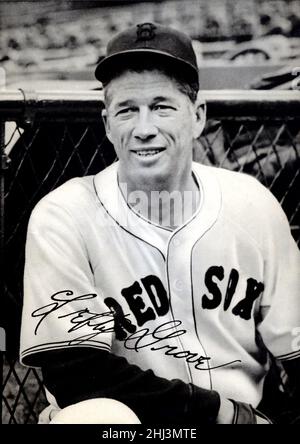 https://l450v.alamy.com/450v/2hj3mte/autographed-souvenir-photo-of-hall-of-fame-baseball-player-lefty-grove-with-the-boston-red-sox-of-the-american-league-2hj3mte.jpg