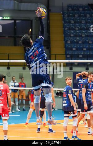 Monza, Italy. 26th Jan, 2022. Yuki Ishikawa (Allianz Powervolley Milano) during Vero Volley Monza vs Allianz Milano, Volleyball Italian Serie A Men Superleague Championship in Monza, Italy, January 26 2022 Credit: Independent Photo Agency/Alamy Live News Stock Photo