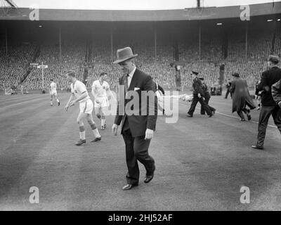 Aston Villa 2-1 Manchester United, FA Cup Final 1957, Wembley Stadium, Saturday 4th May 1957. Matt Busby, Manchester United manager. Stock Photo