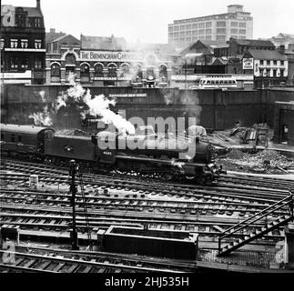 The London Midland and Scottish Railway Stanier Jubilee Class 4-6-0 steam locomotive Barfleur, number 45685, departs from Birmingham New street heading the 12.48 York to Bristol express train.15th April 1961. Stock Photo