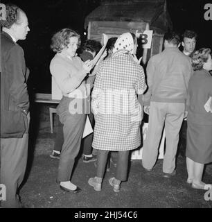 British racing drivers Pat Moss and Ann Wisdom check in looking tired after finishing the International RAC rally at Crystal Palace, 23rd November 1959. Stock Photo