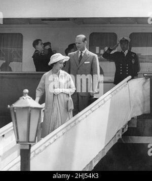 Queen Elizabeth II pictured during two day visit to the welsh capital, Cardiff, Wales, Friday 5th August 1960. Out Picture Shows ... The Queen and Duke of Edinburgh disembark Royal Yacht Britannia to begin first day of visit to Cardiff. Stock Photo