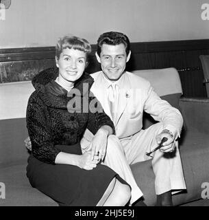 EDDIE FISHER & DEBBIE REYNOLDS ACTOR & ACTRESS (1955 Stock Photo - Alamy