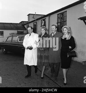 The British delegation to the Punta del Este International Film Festival at which the official British entry is 'Conspiracy of Hearts', left London Airport for Uruguay. L-R Albert Lieven, Mary Peach, Leslie Phillips and Liz Fraser.  19th January 1961. Stock Photo