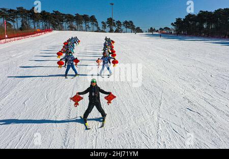 Shenyang, Shenyang, China. 27th Jan, 2022. On January 26, 2022, Shenyang, Liaoning Province, the 100m long scroll exhibition of Shenyang Federation of overseas Chinese was held in Shenyang. Painters in Shenyang painted more than 100 long scrolls with their own pen and ink to welcome the arrival of the Beijing Winter Olympic Games. (Credit Image: © SIPA Asia via ZUMA Press Wire) Stock Photo