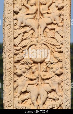 Stupa No 1, West  Gateway, Right Pillar outside Face : Carved decorations and animal figures. World Heritage Site, Sanchi, Madhya Pradesh, India Stock Photo