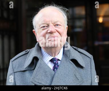 Oldie of the Year awards at Simpsons in the Strand.2017  Pic shows: John Sergeant   Pic by Gavin Rodgers/Pixel 8000 Ltd Stock Photo