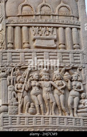 Stupa No 1, South Gateway, Left Pillar, Inside Panel 2 : Grief stricken King with his Queens World Heritage Site, Sanchi, Madhya Pradesh, India Stock Photo