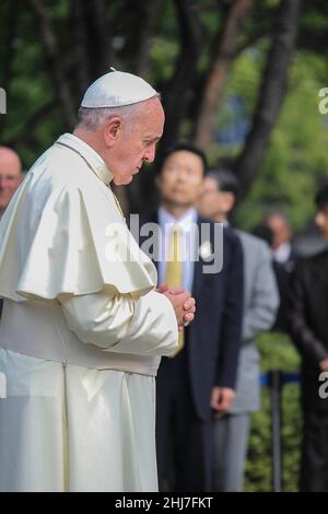 Aug 16, 2014 - Seoul, South Korea : Pope Francis worship of sanctuary visit for the Seoso-moon at the Martyrs' Site in Seoul. The Pope denounced the growing gap between the haves and have nots, urging people in affluent societies to listen to 'the cry of the poor' among them today. Stock Photo