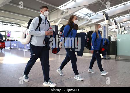 Great Britain's Bruce Mouat, Jennifer Dodds and Vicky Wright ahead of their departure to Beijing for The 2022 Winter Olympics, scheduled to take place from 4 to 20 February 2022. Picture date: Thursday January 27, 2022. Stock Photo