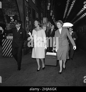 Katharine, Duchess of Kent, carrying her baby in a carry cot with the aid of the nurse left the train from York at Kings Cross, almost unnoticed by the crowd of travellers on the platform. 30th August 1962. Stock Photo