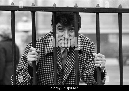 Liverpool comedian, Jimmy Tarbuck, who is in London for a TV series and also to appear in the Royal Variety Show at the Palladium. These pictures were taken around Marble Arch and Oxford Street. 1st November 1964. Stock Photo