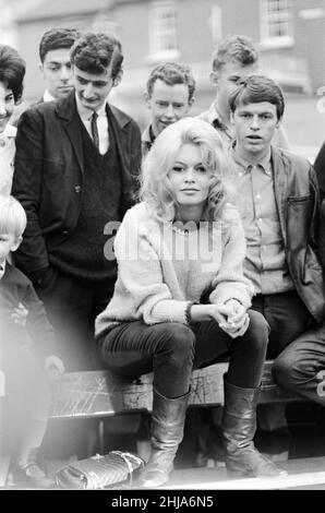 Brigitte Bardot (30) in Hampstead, London to complete a few finishing scenes for her new film Adorable Idiot.  Pictured surrounded by fans & admirers in Flask Walk, a small Hampstead street, 25th October 1963.   *** Local Caption *** Brigitte Bardot plays character Penelope Lightfeather Stock Photo