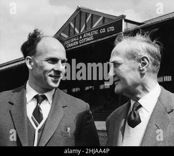 David Price (white/red shorts) defeats Osborne Machimana in a Heavyweight  boxing contest at the Brentwood Centre, promoted by Frank Maloney Stock  Photo - Alamy