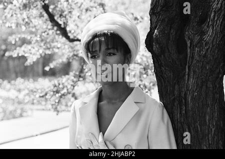 Diahann Carroll, American Singer and Actress, photo-call at Victoria Embankment Gardens, London, Sunday 3rd May 1964. Diahann Carroll is in the UK to appear on the second International Cabaret Television Programme, to be aired on BBC2. Stock Photo
