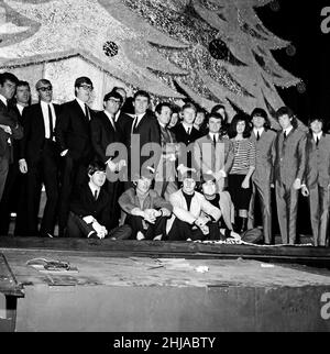 Beatles files 1964Beatles gather with Elkie Brooks Yardbirds Freddie and the dreamers & Sounds Incorporated for their Christmas show 22nd December 1964.  Elkie Brooks is pictured standing in the hooped top, 4th from the right. Stock Photo