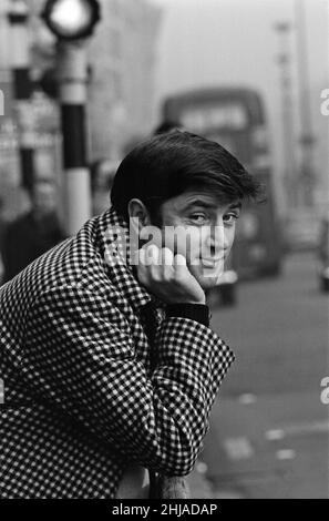 Liverpool comedian, Jimmy Tarbuck, who is in London for a TV series and also to appear in the Royal Variety Show at the Palladium. These pictures were taken around Marble Arch and Oxford Street. 1st November 1964. Stock Photo