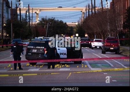 Houston, USA. 27th Jan, 2022. Three Houston Police officers were shot in Houston, Texas on Thursday, January 27, 2022. Roland Caballero led police on a chase through Houston, when he crashied his car in 3rd Ward he got out and started shooting at the officers in pursuit. All 3 officers are in stable condition. (Photo by Jennifer Lake/SIPA USA) Credit: Sipa USA/Alamy Live News Stock Photo