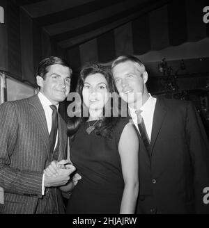 Rosanna Schiaffino, Italian actress, in the UK to star in new film, The Victors, pictured with fellow cast members George Hamilton and George Peppard in London, 23rd August 1962 Stock Photo