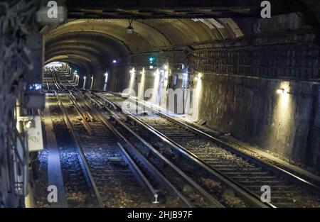 Paris, France. 18th Oct, 2021. View a tunnel of the Paris Metro. Credit: Jan Woitas/dpa-Zentralbild/ZB/dpa/Alamy Live News Stock Photo