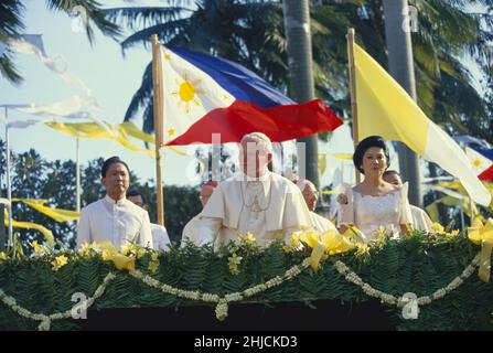 Pope John Paul II with Ferdinand and Imelda Marcos during his 1981 visit to the Philippines. Stock Photo