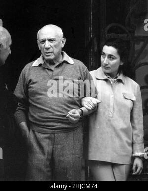 Pablo Picasso (1881-1973) with his wife Jacqueline Roque (1927 - 1986), circa late 1950s. Stock Photo