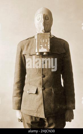 Zelinsky-Kummant Russian gas mask from the First World War, 1918. Stock Photo