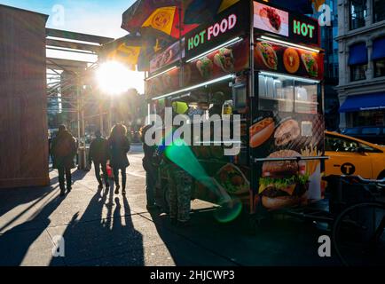 Food cart in the Ladies Mile shopping neighborhood in Chelsea in New York on Friday, January 14, 2022. (© Richard B. Levine) Stock Photo