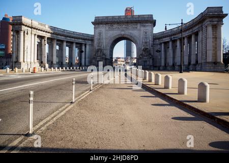 Manhattan Bridge Arch and Colonnade on a sunny day in New York, NYC Stock Photo