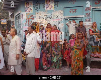 Crowd of people happily celebrating the Lathmar Holi festival in Barsana, Uttar Pradesh, India Stock Photo