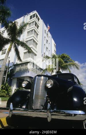 usa florida Miami beach art deco district classic car hotel facade palm trees Stock Photo